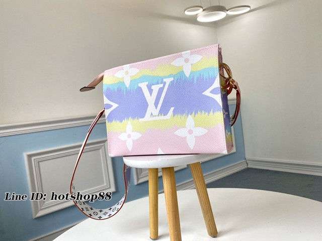 路易威登LV女包 M68138 彩虹鏈條手包 TOILET POUCH XL盥洗袋 LV女款斜挎包 xxlv2584